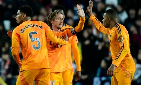 Luka Modric đi vào lịch sử Real, tỏa sáng ở tuổi 39 trong trận thắng Valencia