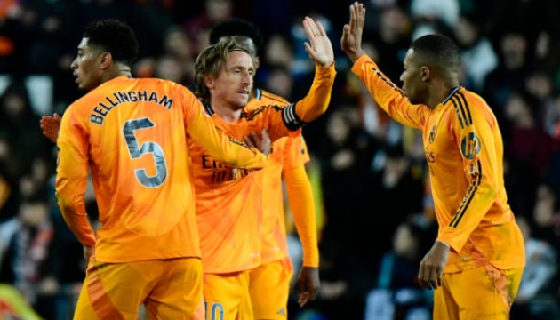 Luka Modric đi vào lịch sử Real, tỏa sáng ở tuổi 39 trong trận thắng Valencia