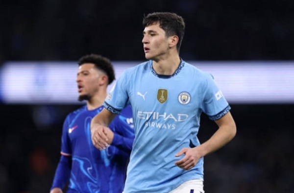 Lý do hậu vệ Man City tập trung muộn trước đại chiến Real