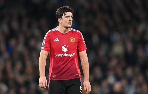 Maguire tiết lộ đang đàm phán với Man United