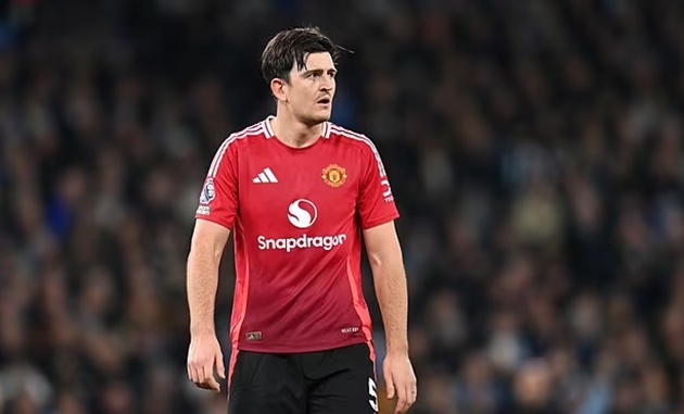 Maguire tiết lộ đang đàm phán với Man United