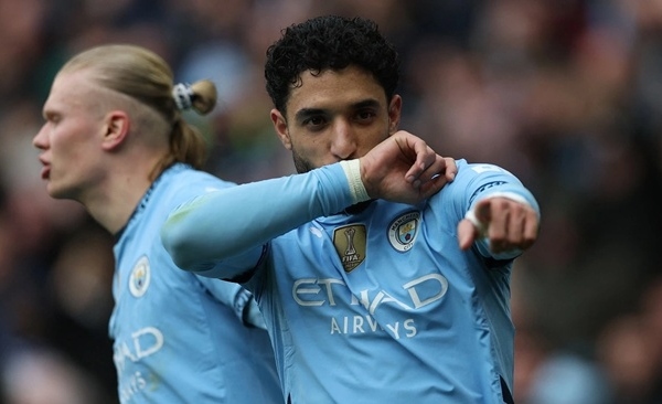 Man City 2-2 Brighton: Kỷ lục của Haaland; Khuôn mặt đáng thương