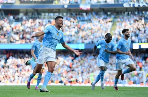 Man City đưa 3 cái tên vào danh sách rút gọn thay Rodri