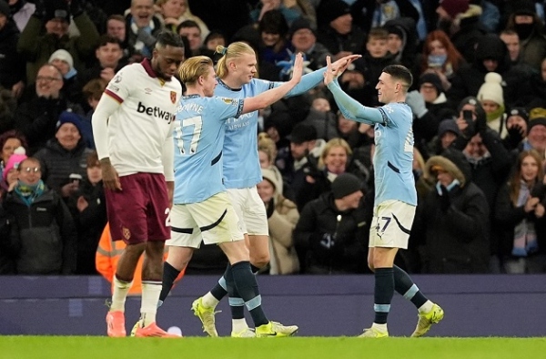 Man City khởi đầu năm mới tưng bừng, hủy diệt West Ham 4-1