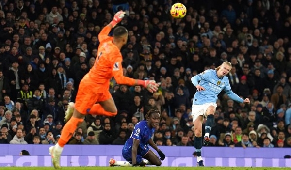 Man City ngược dòng ngoạn mục, đẩy Chelsea khỏi top 5