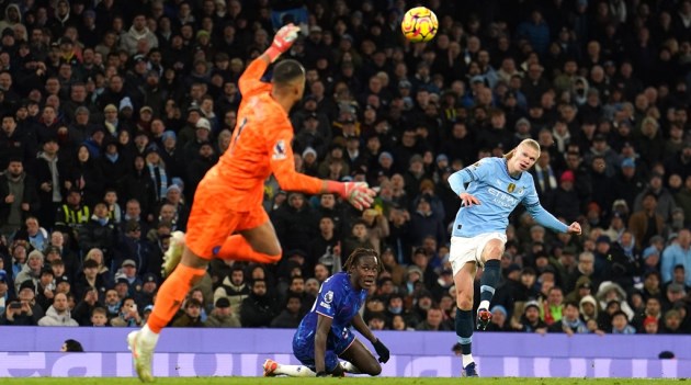 Man City ngược dòng ngoạn mục, đẩy Chelsea khỏi top 5