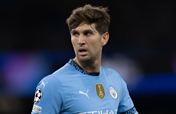 Man City nhận hung tin từ John Stones