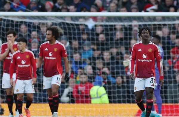 "Man United đã hoàn toàn sụp đổ trước Bournemouth"