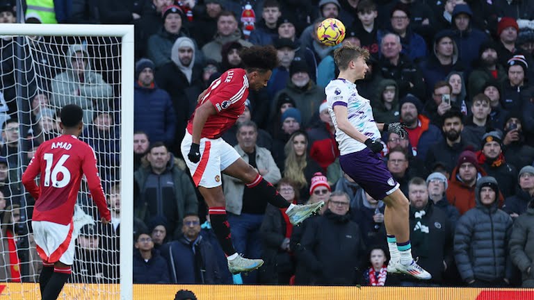 "Man United lại thủng lưới từ bóng cố định"