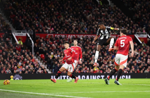 Man United và Newcastle cùng đi vào lịch sử, nhưng theo hai cách khác nhau