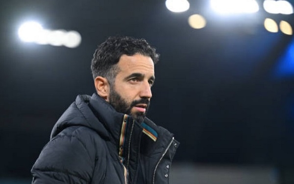 Man Utd chạy đua với thời gian để cắt giảm nhân sự