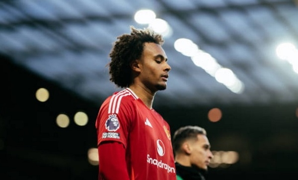 Man Utd khó đủ đường với Joshua Zirkzee