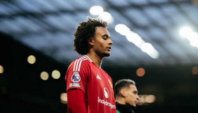 Man Utd khó đủ đường với Joshua Zirkzee