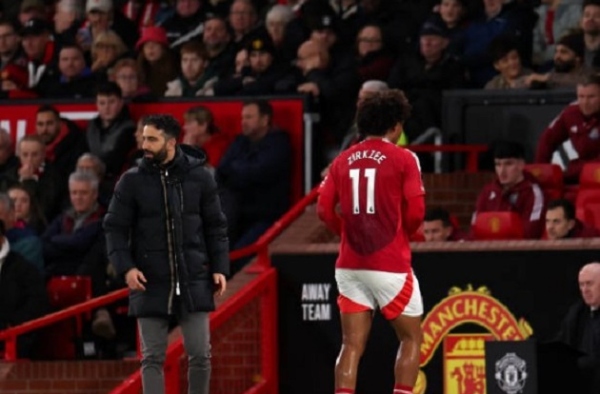 Man Utd không còn cạnh tranh với Liverpool về mặt thể thao