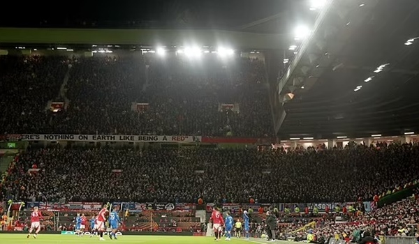 Man Utd mở cuộc điều tra phía Rangers sau chiến thắng 2-1
