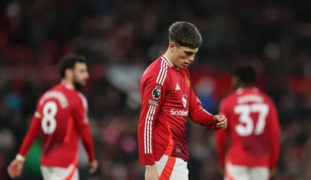 Man Utd nhận thống kê đáng xấu hổ sau 35 năm