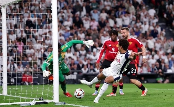 Man Utd thất bại ở chung kết Europa League: Nội bộ căng thẳng và áp lực