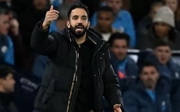 Man Utd thở phào khi trụ cột của đối thủ dính chấn thương