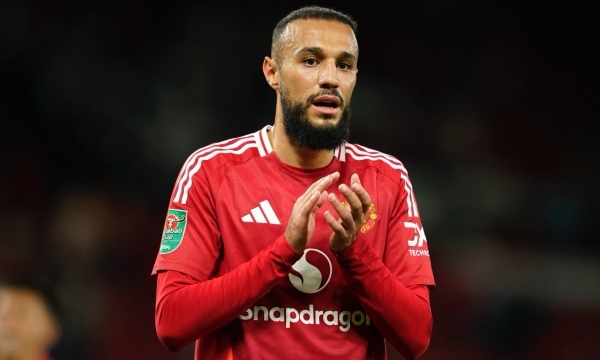 Man Utd trúng lớn với Mazraoui: Giá trị tăng gấp ba lần sau 6 tháng