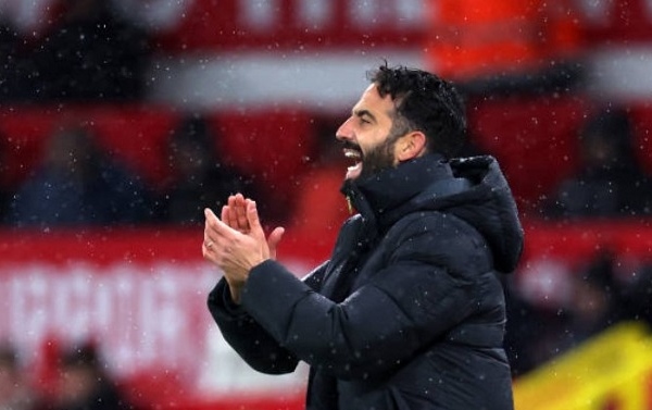 Manchester United sau chiến thắng Plzen: Những vết nứt vẫn chưa được vá