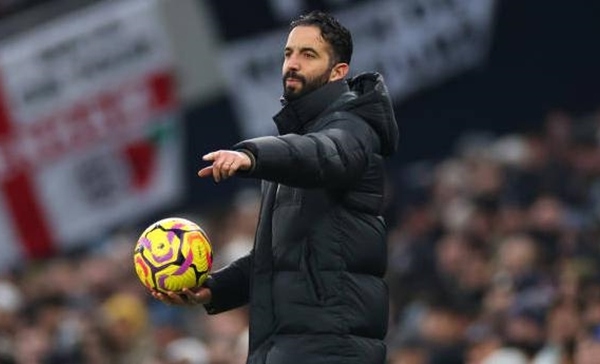 Manchester United và mùa hè định mệnh: Cải tổ hay tụt hậu?