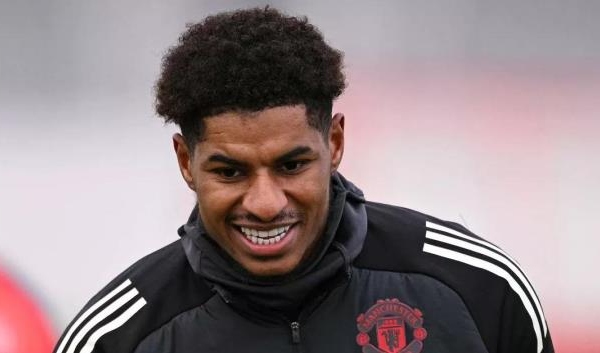 Marcus Rashford phản ứng khi một lần nữa bị Amorim bỏ rơi