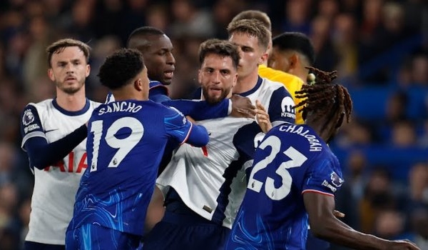 Mare gần như khiến Chelsea rơi xuống