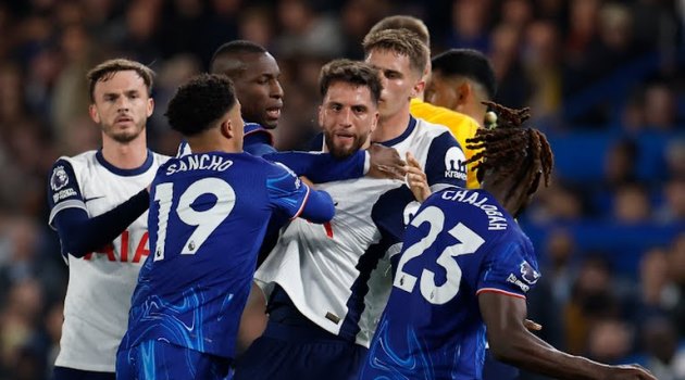 Mare gần như khiến Chelsea rơi xuống
