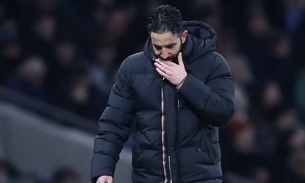 Mất 12 cầu thủ, Amorin 'bó tay' vì Man Utd