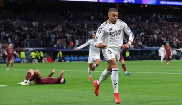 Mbappe khiêu khích Gvardiol sau bàn thắng vào lưới Man City
