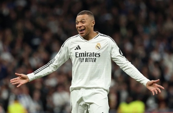 Mbappe ngày càng đáng sợ ra sao khi đá tiền đạo cắm?