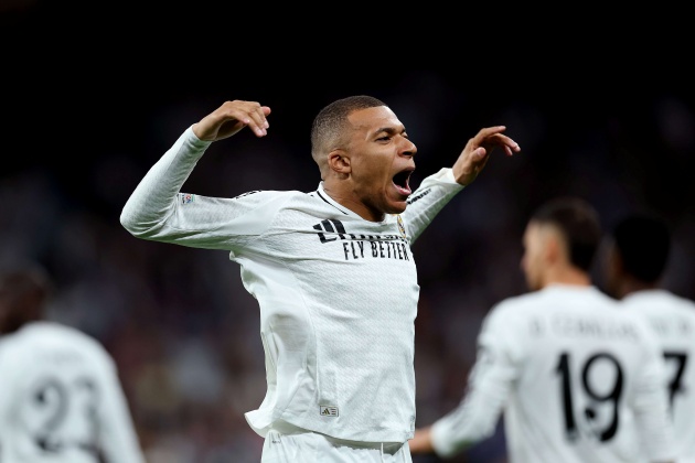 MBappe vượt qua rôto; Gần với Lewandowski