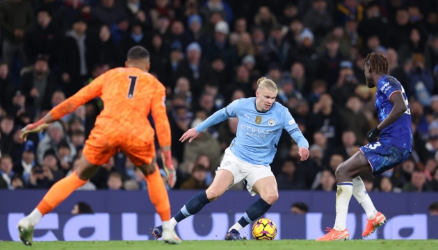 Michael Owen chỉ trích sao Chelsea quá non nớt trong trận thua Man City