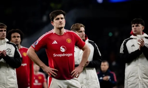 Michael Owen chỉ trích hàng thủ MU: "Họ chẳng biết phải làm gì cả"