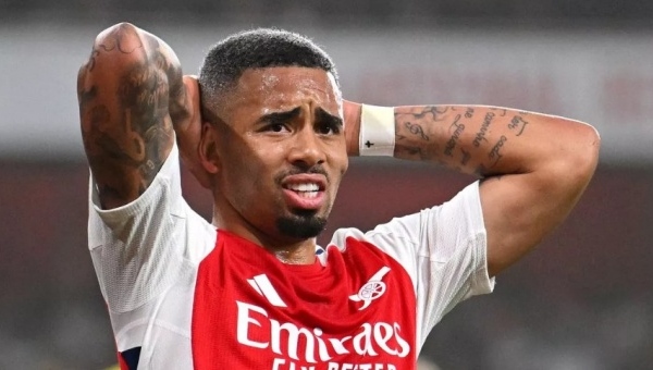 Mikel Arteta đau đầu khi Martinelli - Jesus hóa tầm thường