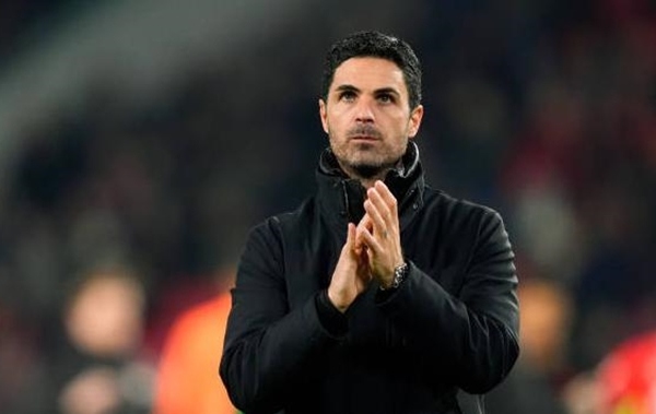 Mikel Arteta tiếc nuối khi sao trẻ quyết tới M.U