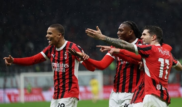 Milan 2-1 calcio como: phát quang xung; Dele alli gây ra fabregas