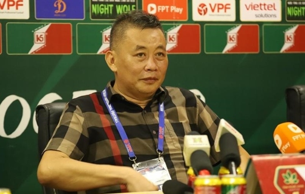 Một huấn luyện viên V-League xin từ chức bất thành