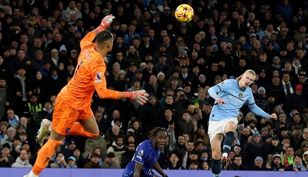 Một Robert Sanchez ngớ ngẩn trong ngày tân binh Man City ra mắt thất vọng