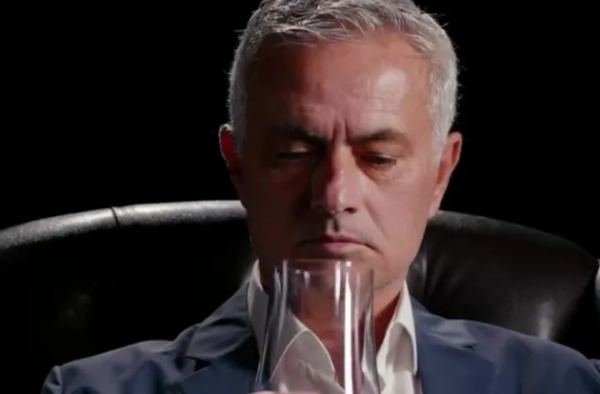 Mourinho có nghề tay trái bất ngờ