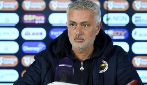 Mourinho đối diện án cấm chỉ đạo 6 tháng