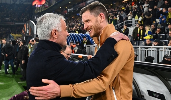 Mourinho giúp Fenerbahce hủy diệt Anderlecht, đặt một chân vào vòng 16 đội Europa League