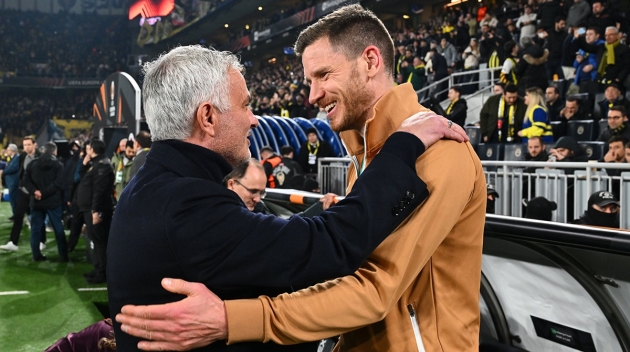Mourinho giúp Fenerbahce hủy diệt Anderlecht, đặt một chân vào vòng 16 đội Europa League