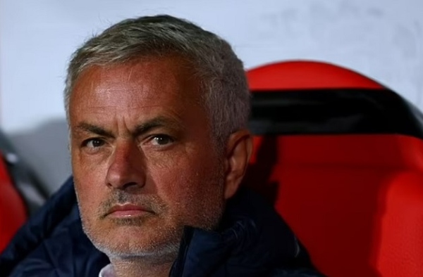 Mourinho nói gì về sự hỗn loạn hiện tại trong MU?