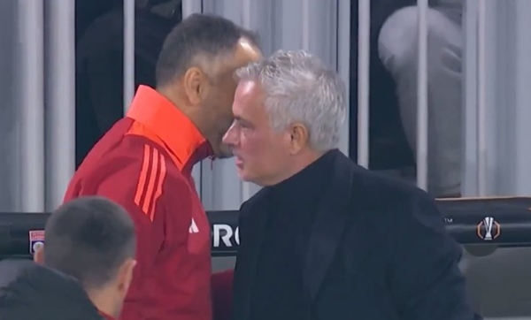 Mourinho sượng trân vì không nghiên cứu kỹ Lyon