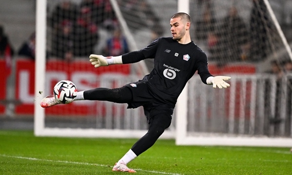 MU cạnh tranh thủ môn hay nhất Ligue 1 với Aston Villa