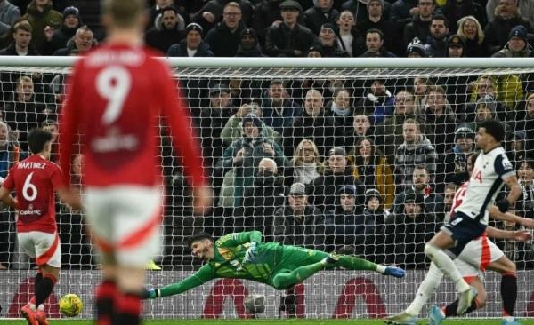 MU gục ngã trước Tottenham sau màn rượt đuổi tỷ số hấp dẫn ở tứ kết League Cup