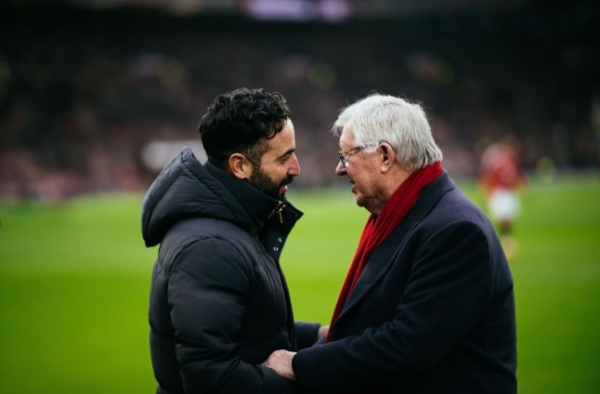 MU hỗn loạn, Sir Alex Ferguson bị réo tên