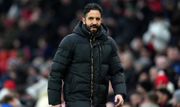 MU sẽ ra sân với hàng tiền vệ nào trước Tottenham?