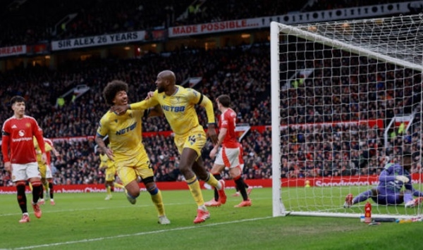 MU thua bạc nhược tại Old Trafford, để cho Tottenham phả hơi nóng
